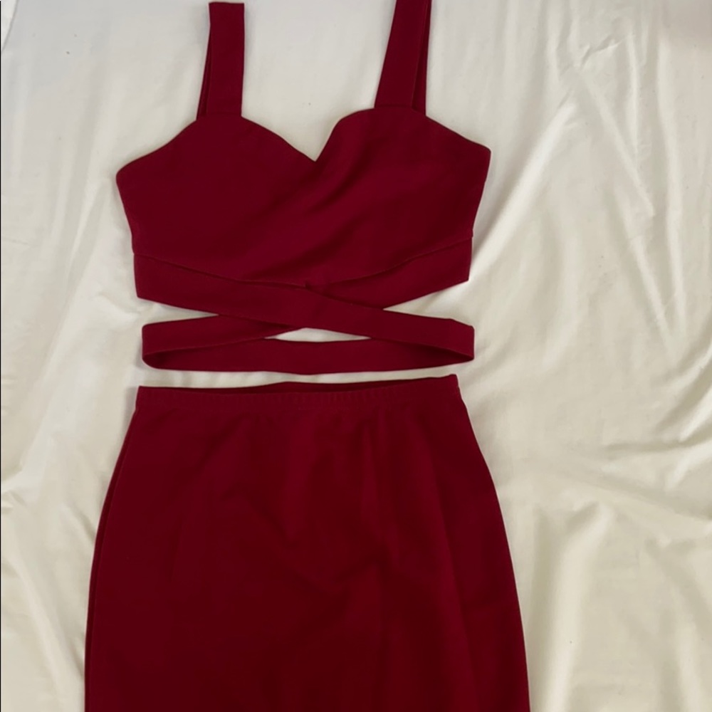 2-Piece burgundy skirt set
